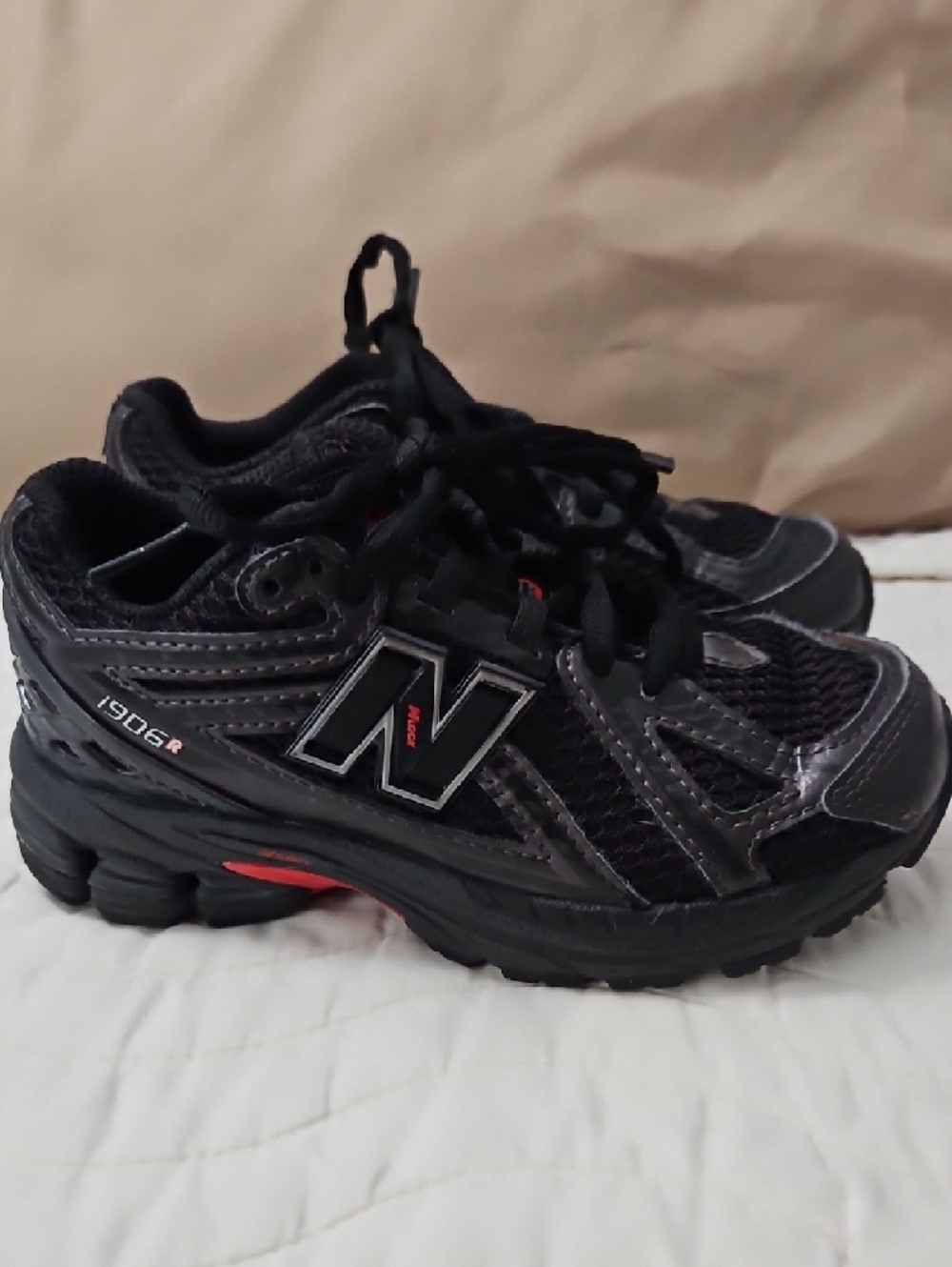 New Balance 1906 Kids Black Sneakers - Picture 3 of 8